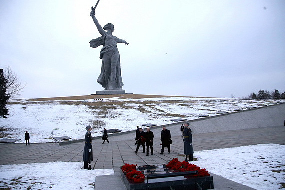 Россия отметила 80-летие Победы в Сталинградской битве