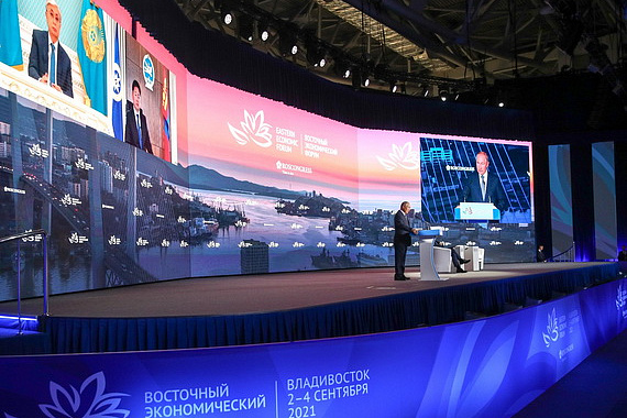 Президент РФ выступил на VI Восточном экономическом форуме во Владивостоке