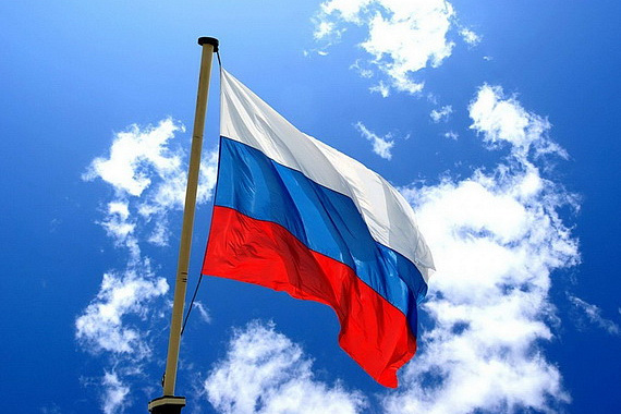 Владимир Путин поддержал поднятие российского флага и исполнение гимна в школах